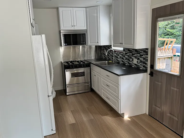 231-235 W Pacemont Rd — Photo 2