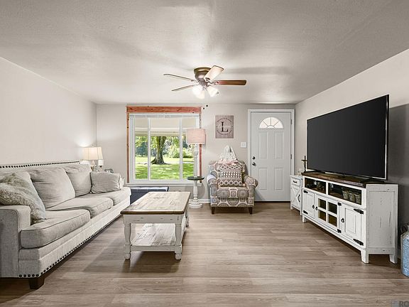 5th image of 18463 Watts Rd