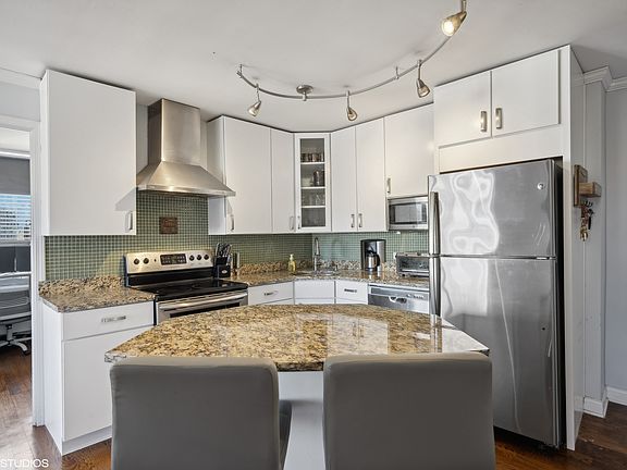 4th image of 1360 N Sandburg Ter APT 1701