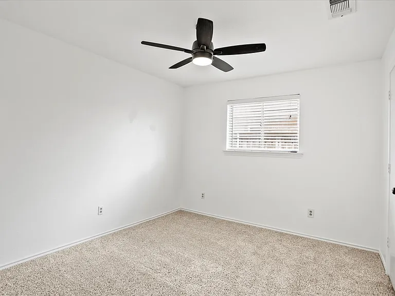 2309 Lawndale Dr — Photo 21