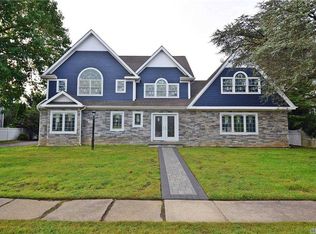 78 Bulson Rd, Rockville Centre, NY 11570