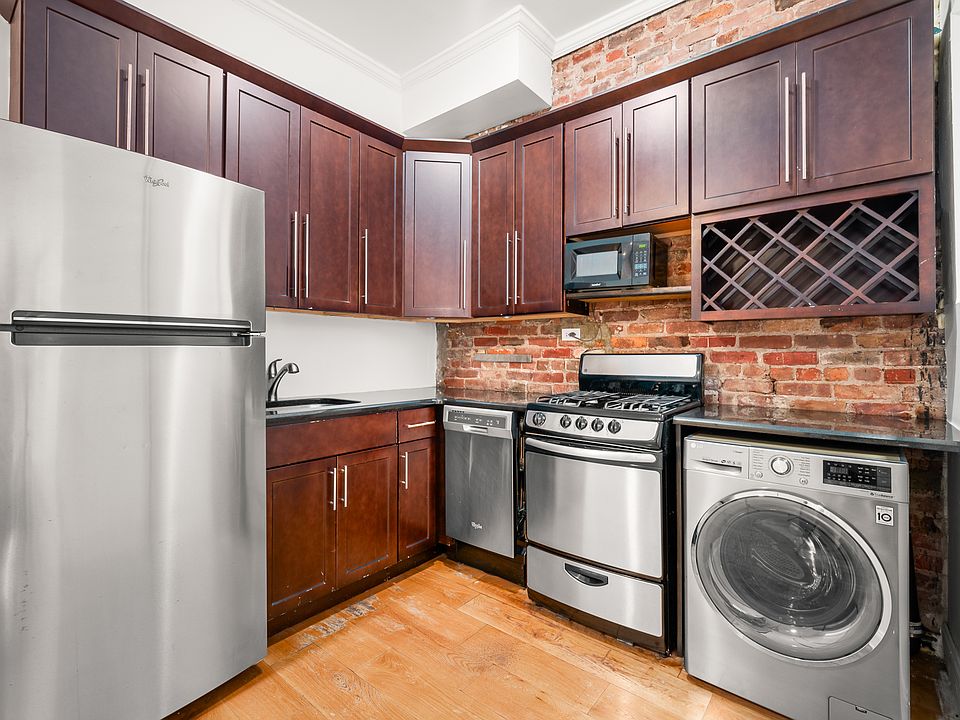 1st image of 107 Christopher St APT 18