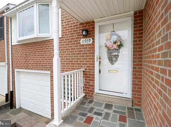 3rd image of 11939 Alberta Dr