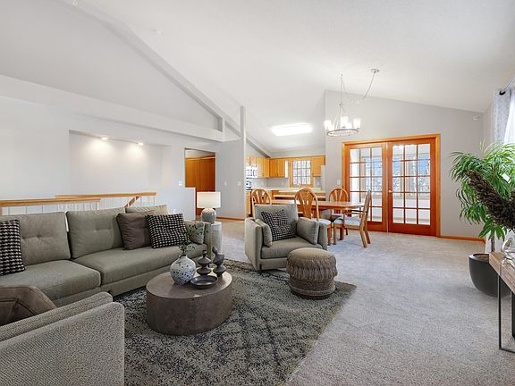 3rd image of 3971 Niagara Ln N