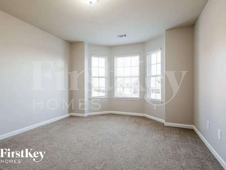 6732 Carriage Walk Ln — Photo 12