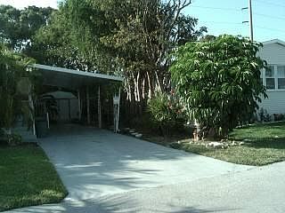 2nd image of 818 S Emerald Ln