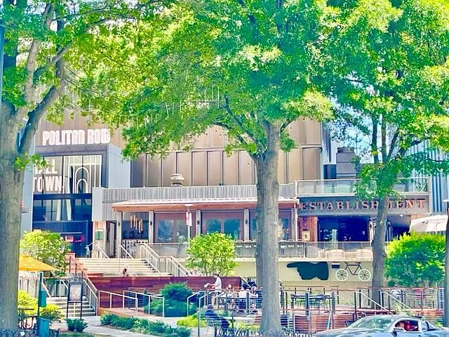 Colony Square - center of evening activities with top tier restaurants, outdoor bar, and salons. Live music on weekends.