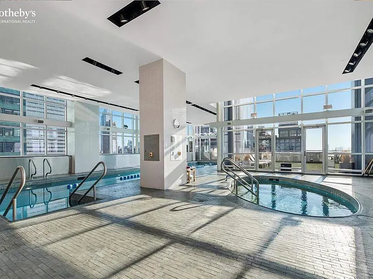 350 W 42nd St #9L — Photo 9