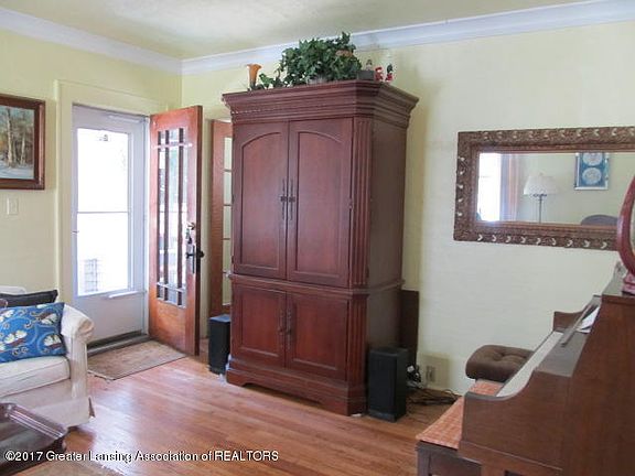 3rd image of 216 Virginia St