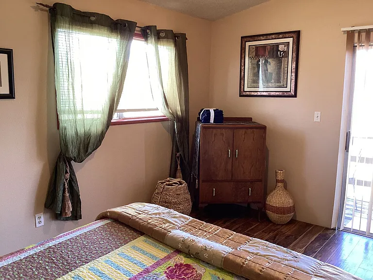 1720 Worden Ave — Photo 7