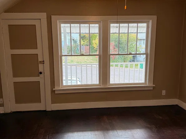 103 2nd St #103, Gaston, OR 97119