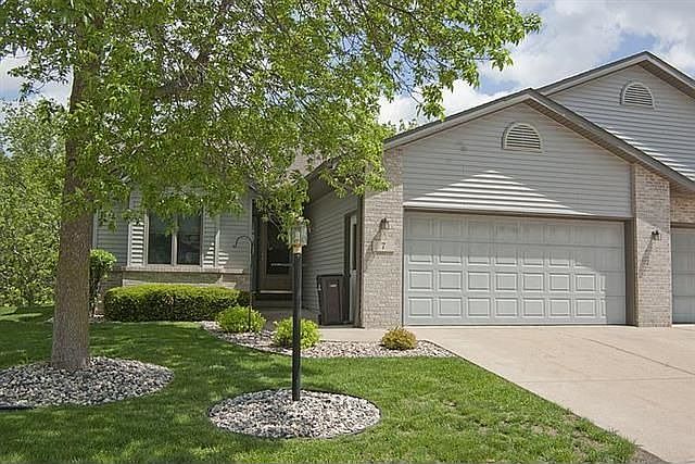 1st image of 7 Village Homes Dr