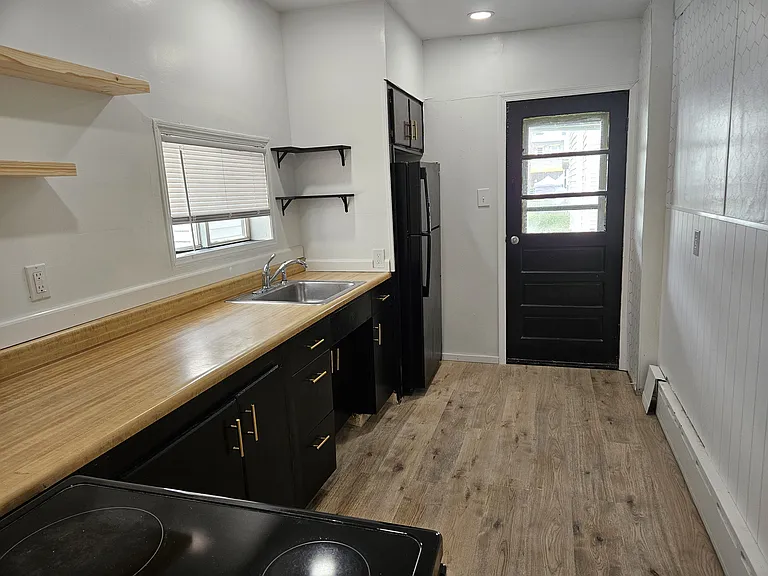 1231 E Pine St — Photo 4