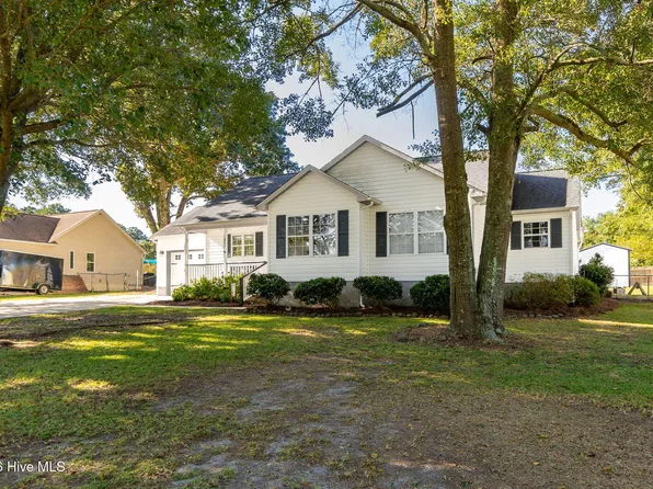 821 Roberts Road, Newport, NC 28570