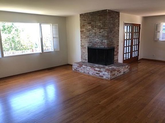Living Room/Fireplace