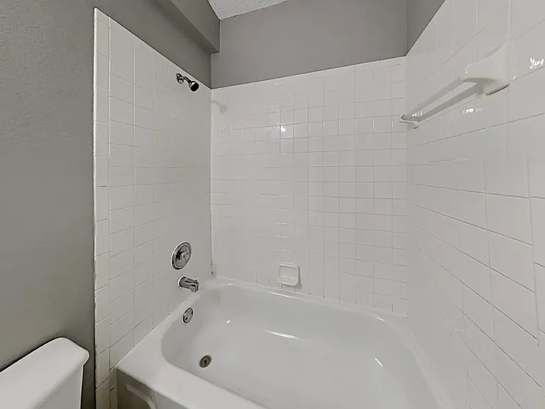 7135 Edgewater Shores Ct — Photo 13