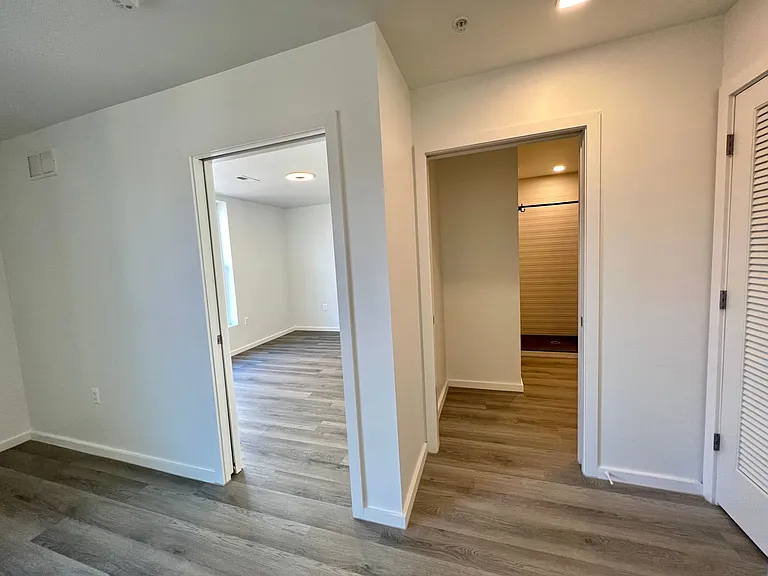 725 W Pratt St. — Photo 130