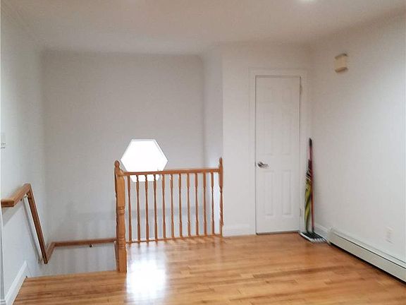 3rd image of 14910 Melbourne Ave Floor 2