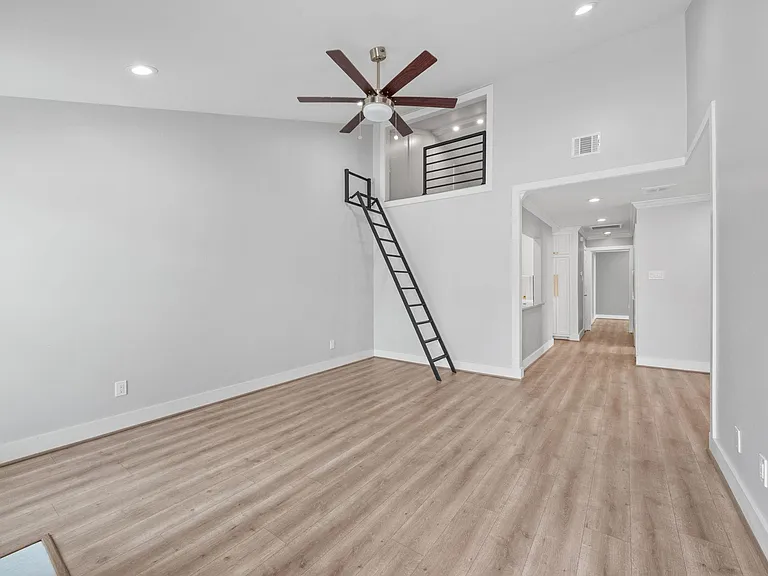 10257 Bridgeland Ln — Photo 4