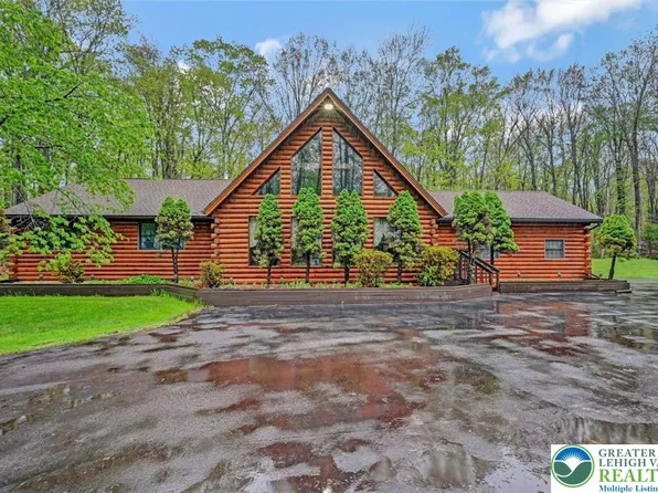 22 Jonathan Point Dr, Lake Harmony, PA 18624