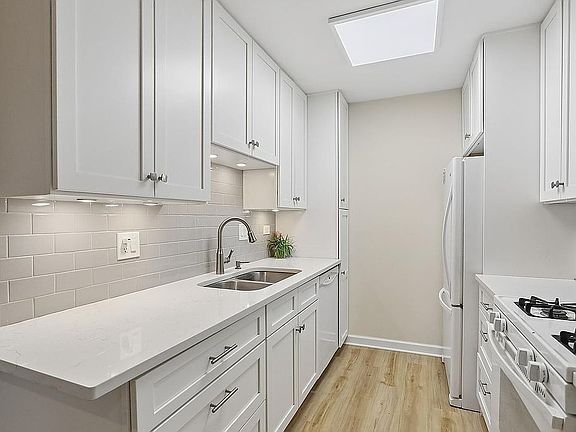 4th image of 8427 W 99th Ter Unit 35-31