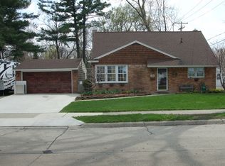 1038 Hendrickson Blvd, Clawson, MI 48017