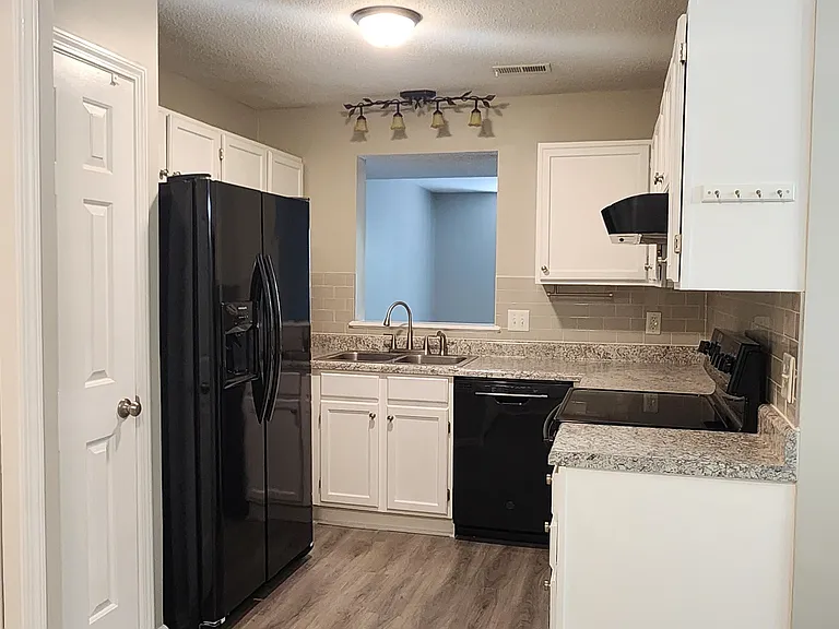 403 Glencoe Dr — Photo 8
