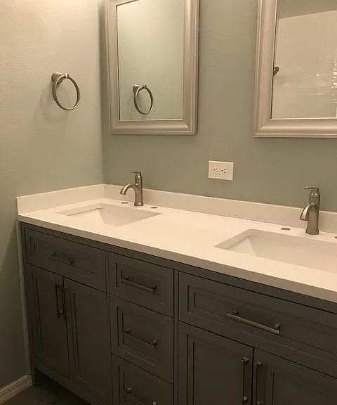 Hall bath with dual sinks