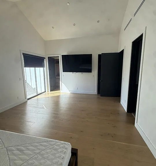 3021 Stanford Ave — Photo 15