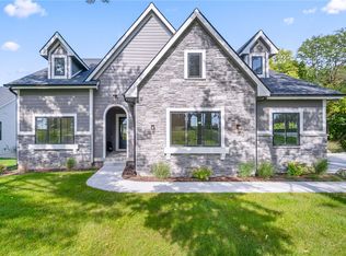 7337 NW Beaver Dr, Johnston, IA 50131