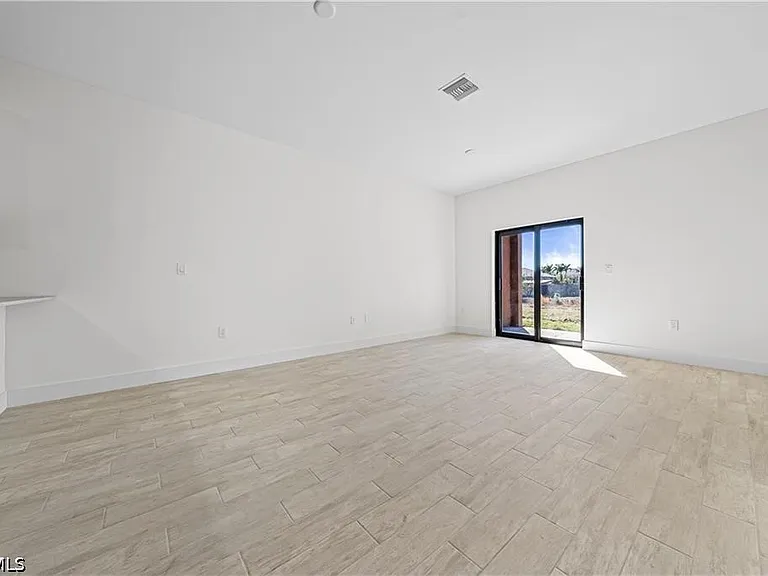 2220 Kenneth Ave S — Photo 7