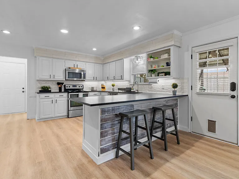 10801 Harvestwood Dr — Photo 13
