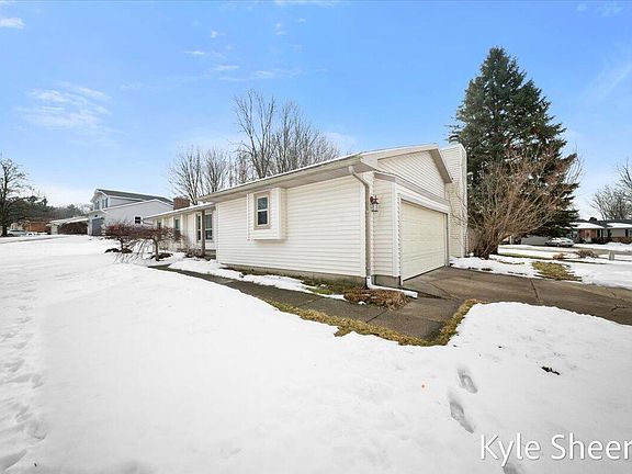 3rd image of 4660 Sheri Lynn Dr SW