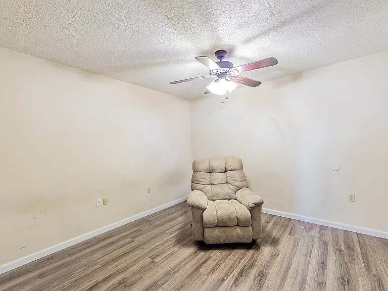 1300 Louise st — Photo 7