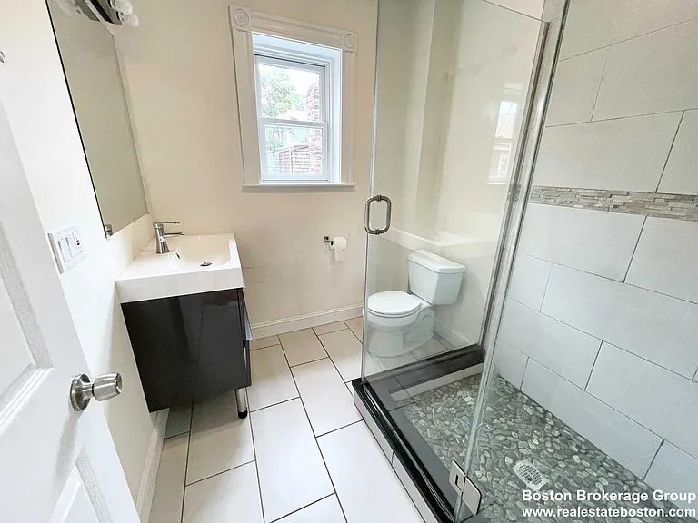 L St — Photo 9