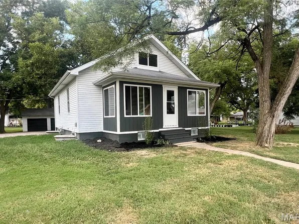 825 W Green St, Mascoutah, IL 62258