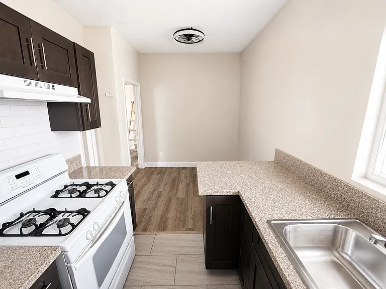 145 E 36th Pl #B — Photo 1