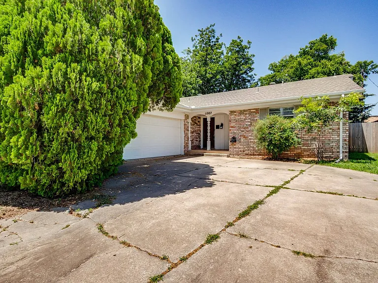 11007 Greystone Ave — Photo 2