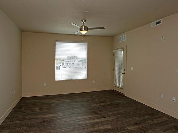 2nd image of 1760 Village Ln Unit 220