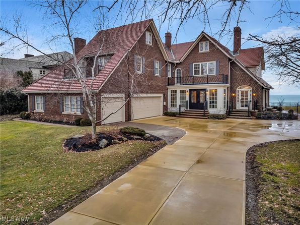 17810 Lake Rd, Lakewood, OH 44107