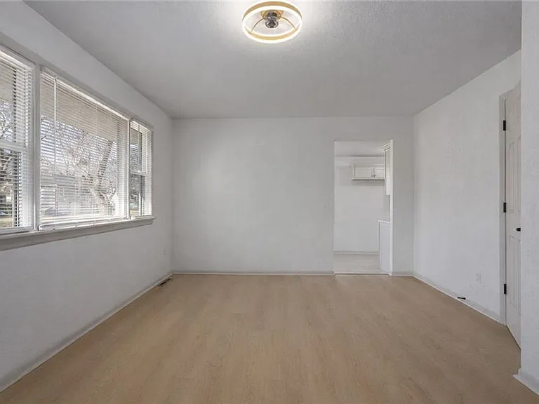 611 SE Florence Ave — Photo 9