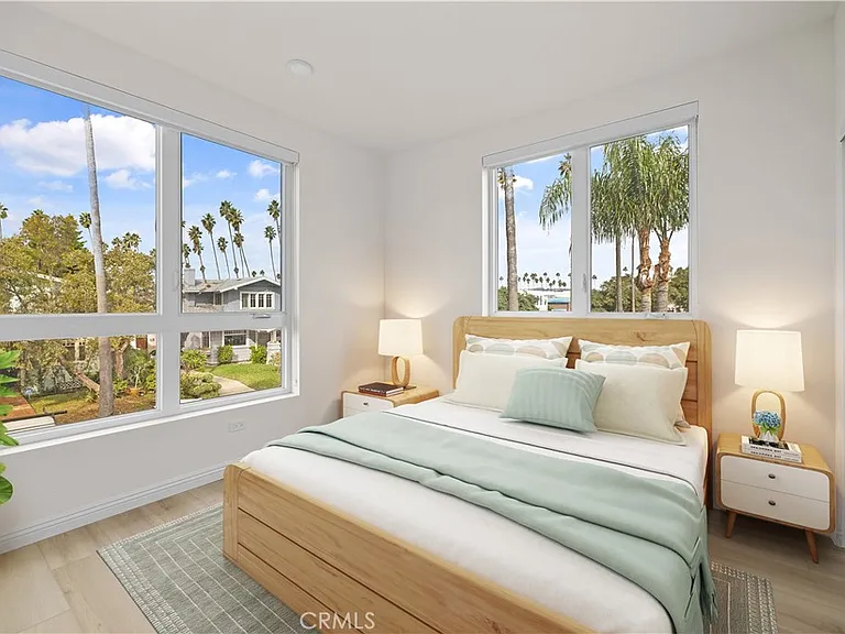 1818 S Norton Ave #207 — Photo 2