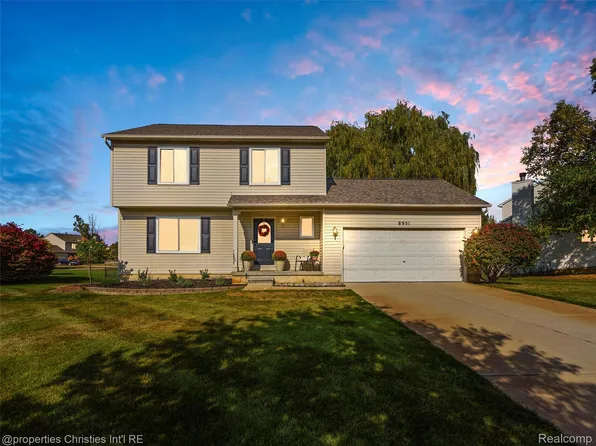 8951 Posey Dr, Whitmore Lake, MI 48189