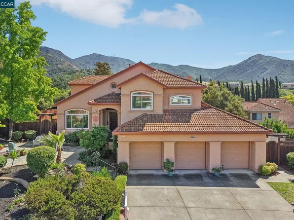 242 El Pueblo Pl, Clayton, CA 94517