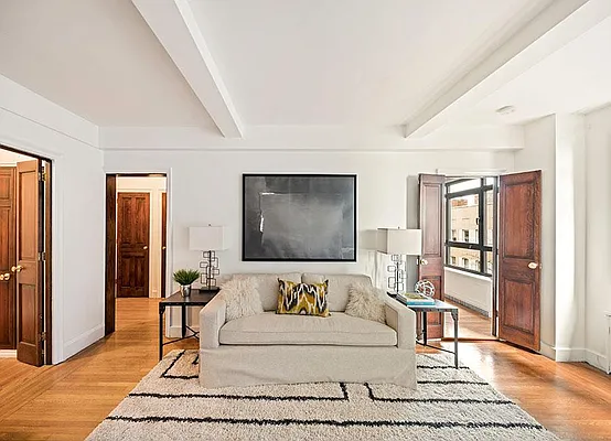 Sold by Warburg | media 8