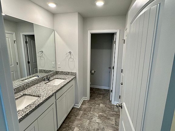 5th image of 1001 Mary Ct