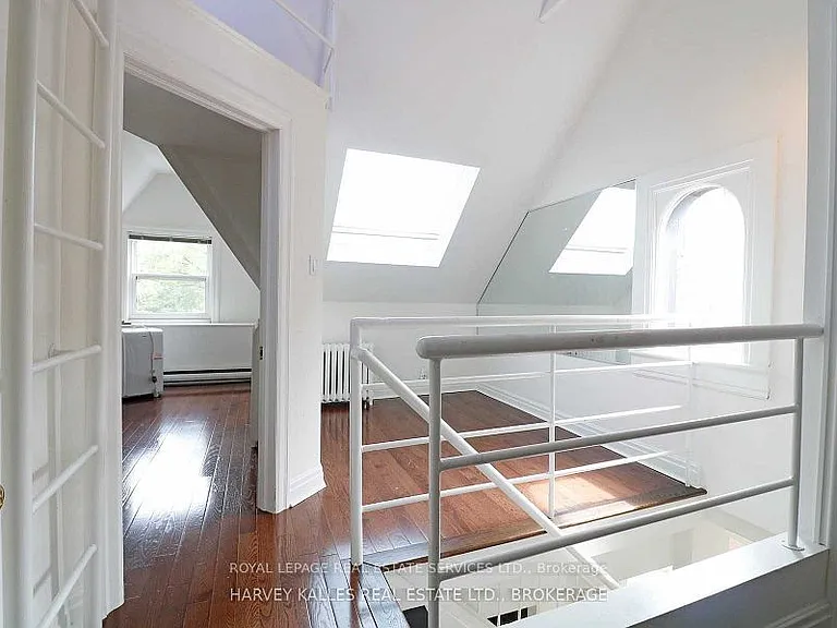 390 Huron St — Photo 11