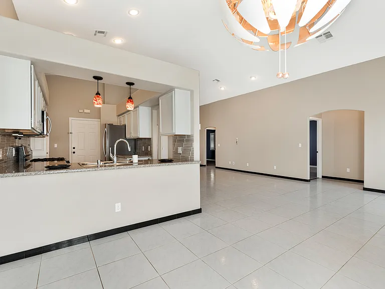 5049 Forest Oaks Dr — Photo 9