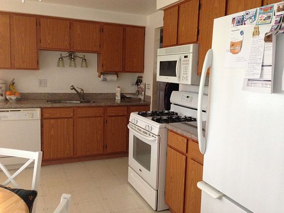 3rd image of 1000 S Braintree Dr