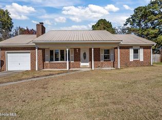 7 Walnut Dr, Jacksonville, NC 28546